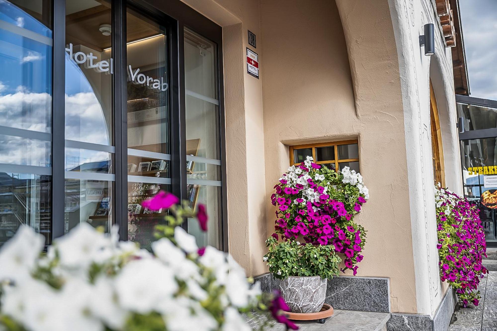 Hotel Vorab - Kulinarische Vielfalt Flims Exterior photo