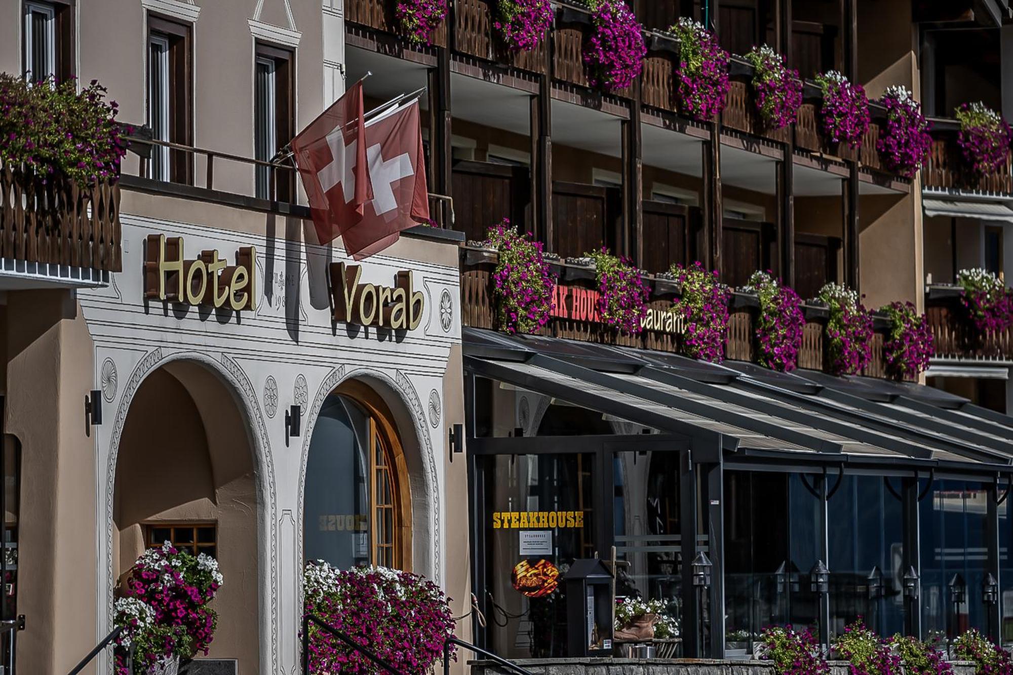 Hotel Vorab - Kulinarische Vielfalt Flims Exterior photo